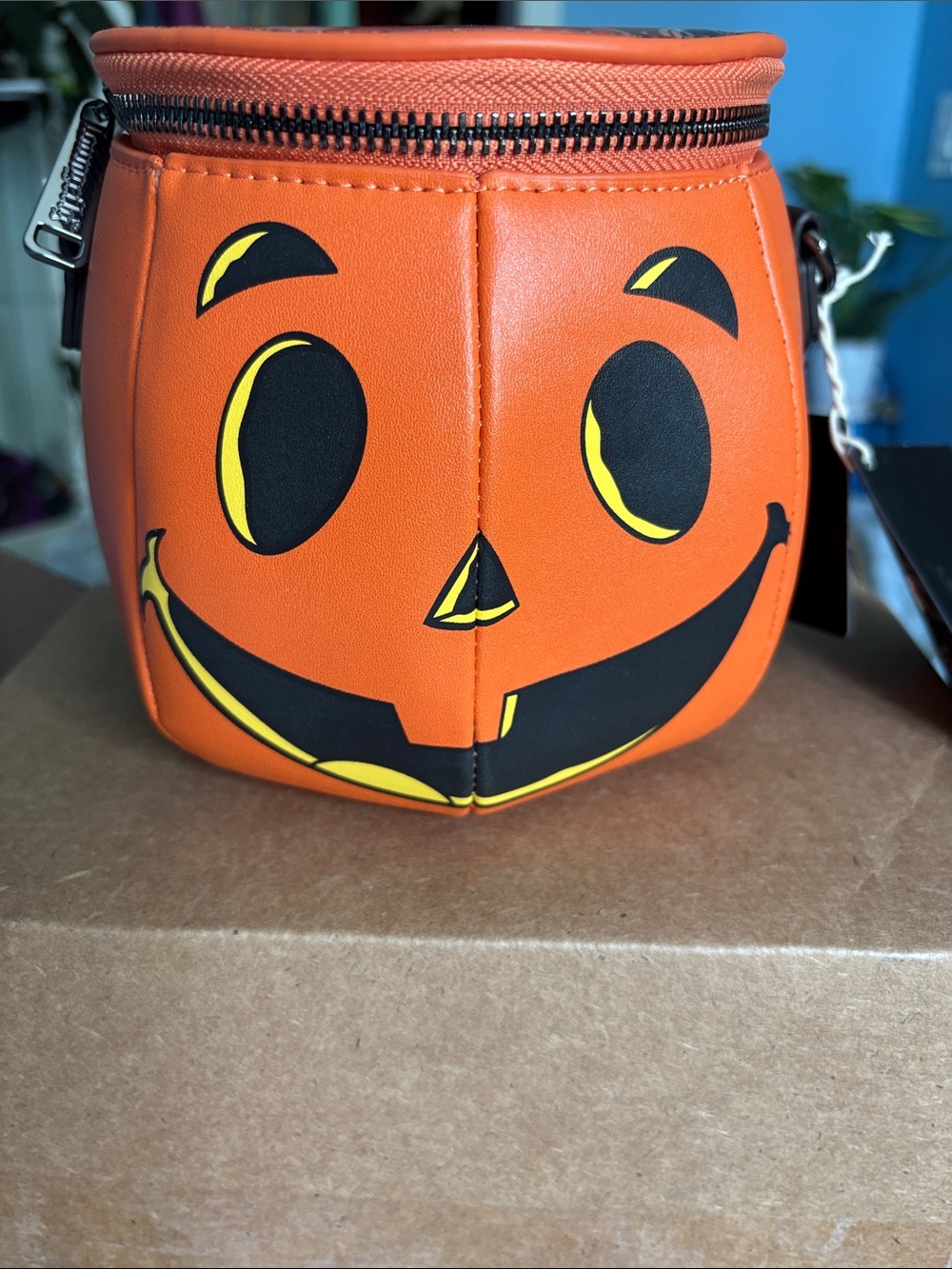 Loungefly Disney Mickey Minnie Mouse Pumpkin crossbody Bag Glows in Dark - Picture 4 of 8